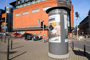 ADVERTISING COLUMNS